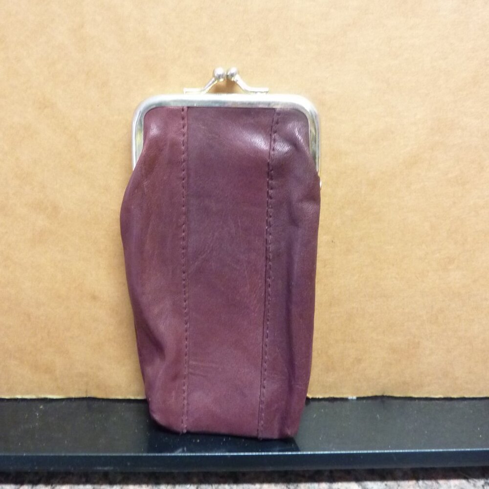 Roger Gimbel vintage wallet with metal clip closure. (1950-1960)